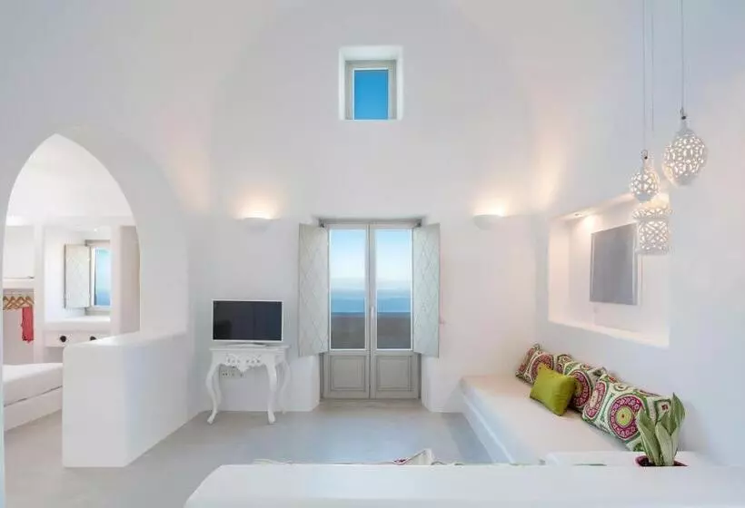 سوییت اجرایی, Skyfall Suites  Adults Only
