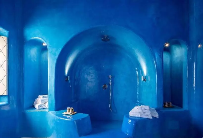 سوییت اجرایی, Skyfall Suites  Adults Only