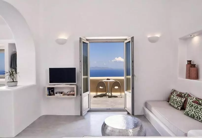 سوییت اجرایی, Skyfall Suites  Adults Only