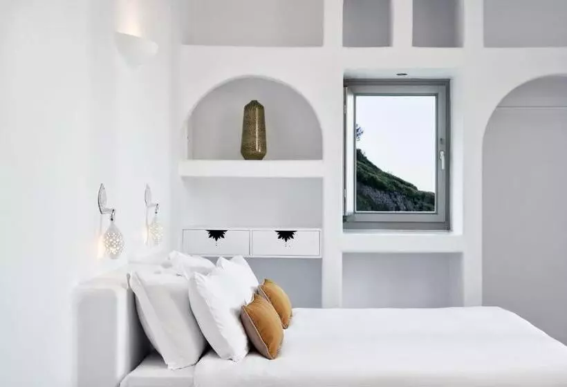 سوییت اجرایی, Skyfall Suites  Adults Only