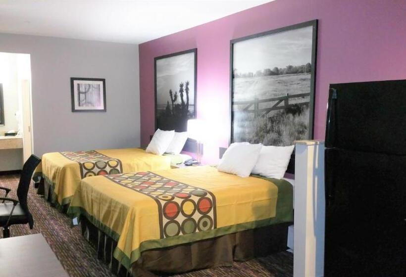 חדר סטנדרט מותאם לאדם עם מוגבלויות, Super 8 By Wyndham Carrizo Springs