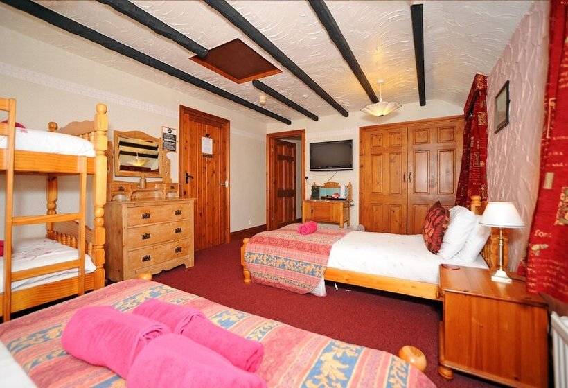 غرفة عائلية, The West Country Inn