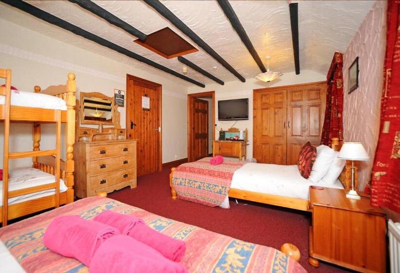 غرفة عائلية, The West Country Inn