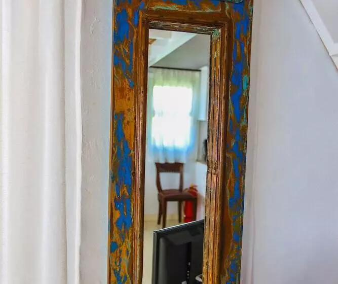سوئیت خانواده 2 خوابه, Tholaria Boutique
