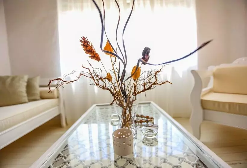 سوئیت خانواده 2 خوابه, Tholaria Boutique