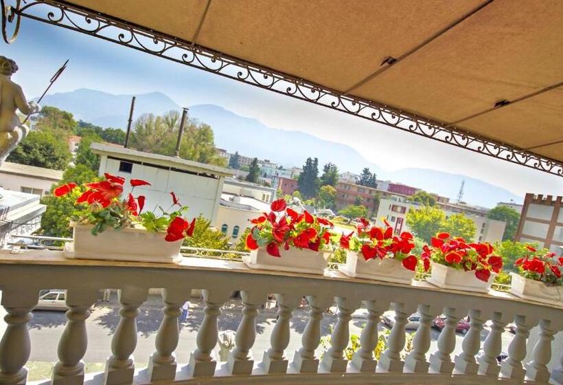 标准间带阳台, Villa Fernando Tirana