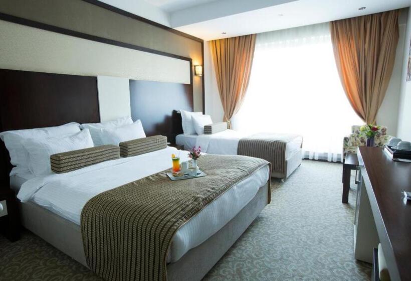 غرفة قياسية ثلاثية, Lavin Hotel & Spa