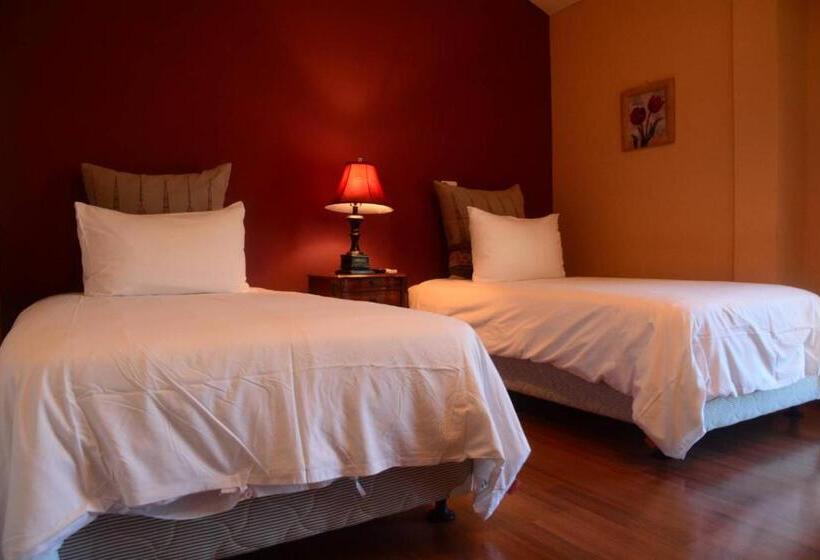 اتاق اکونومی, Champs Elysees Guesthouse