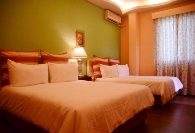 اتاق کلاسیک چهارنفره, Champs Elysees Guesthouse