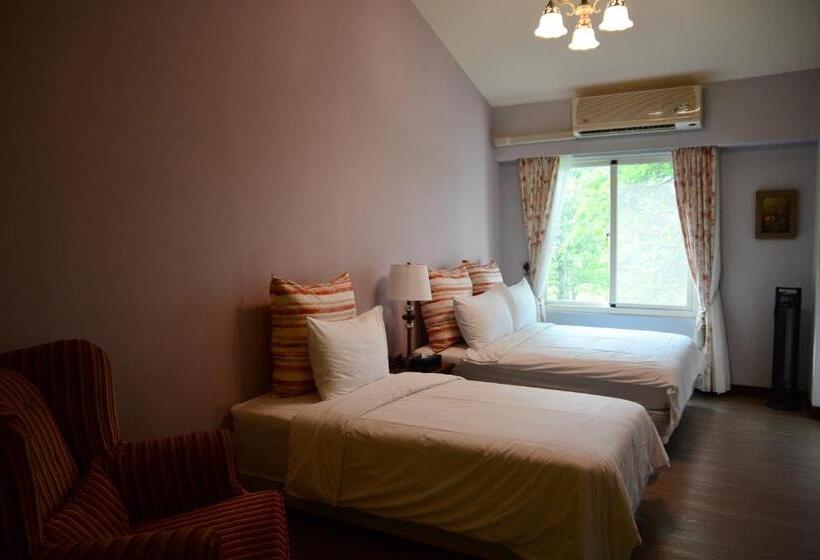 اتاق استاندارد سه نفره, Champs Elysees Guesthouse