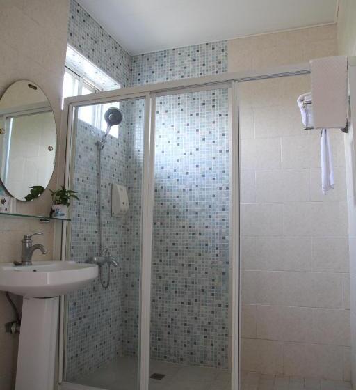 اتاق استاندارد سه نفره, Champs Elysees Guesthouse