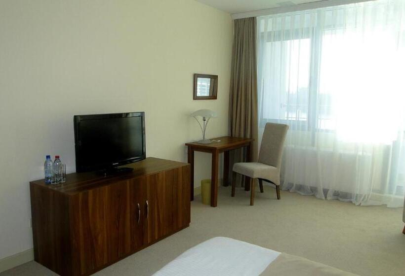 سوییت جونیور, Arena Hotel Kur