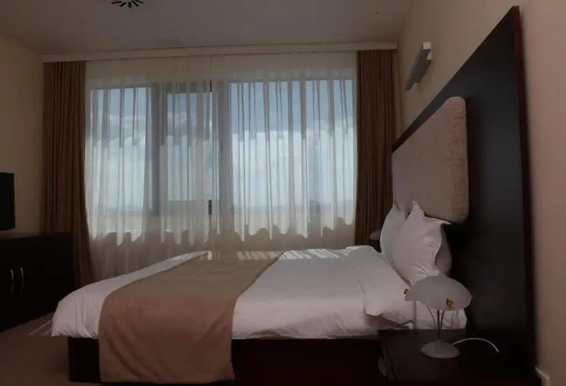 سوییت جونیور, Arena Hotel Kur