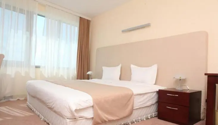 سوییت جونیور, Arena Hotel Kur