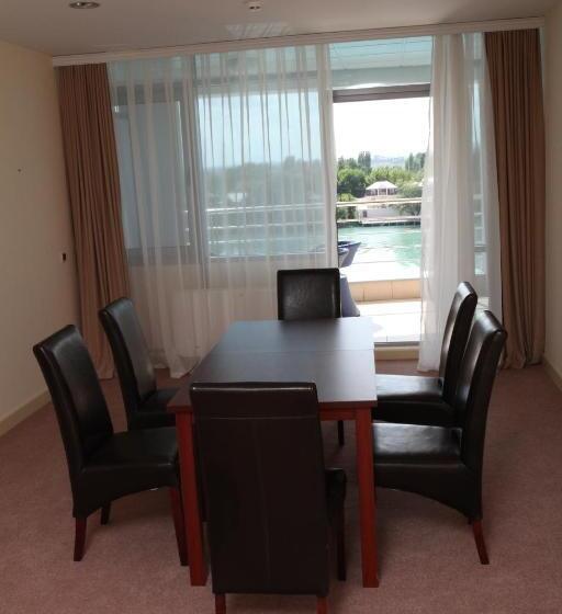 سوییت خانوادگی, Arena Hotel Kur