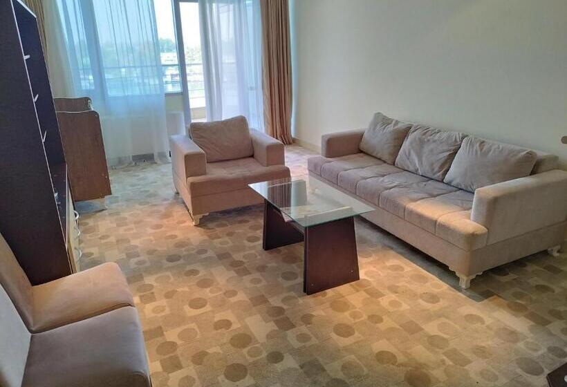 سوییت خانوادگی, Arena Hotel Kur