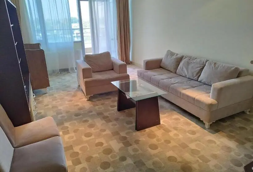 سوییت خانوادگی, Arena Hotel Kur