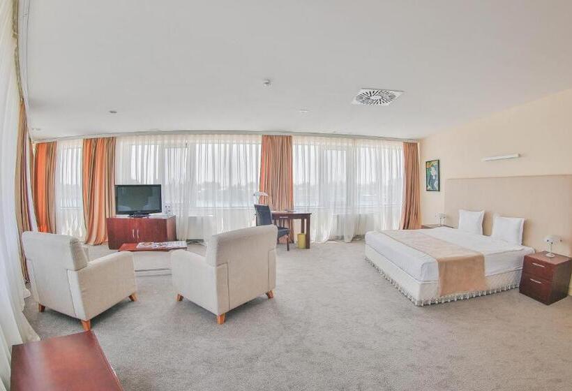 سوییت خانوادگی, Arena Hotel Kur