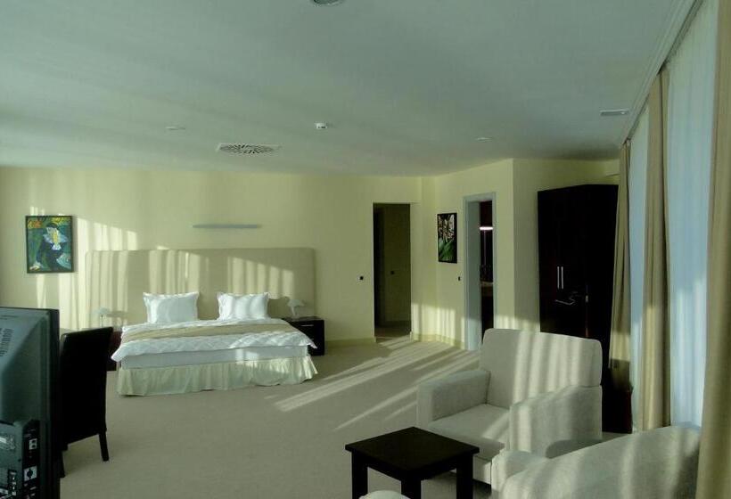 سوییت خانوادگی, Arena Hotel Kur