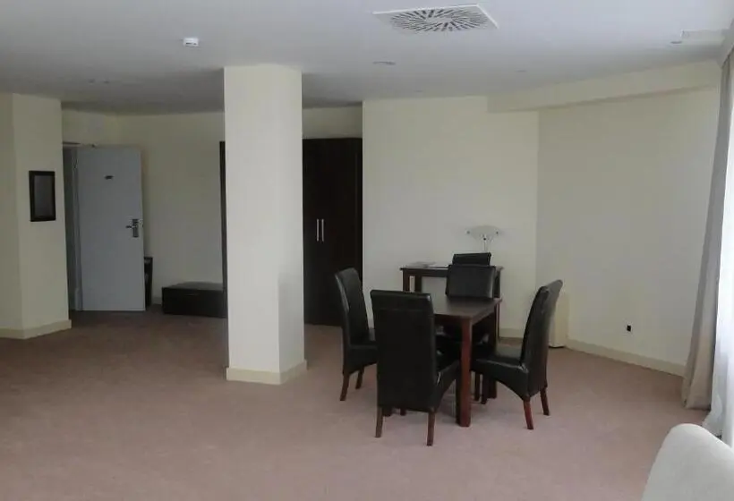 سوئیت با بالکن, Arena Hotel Kur