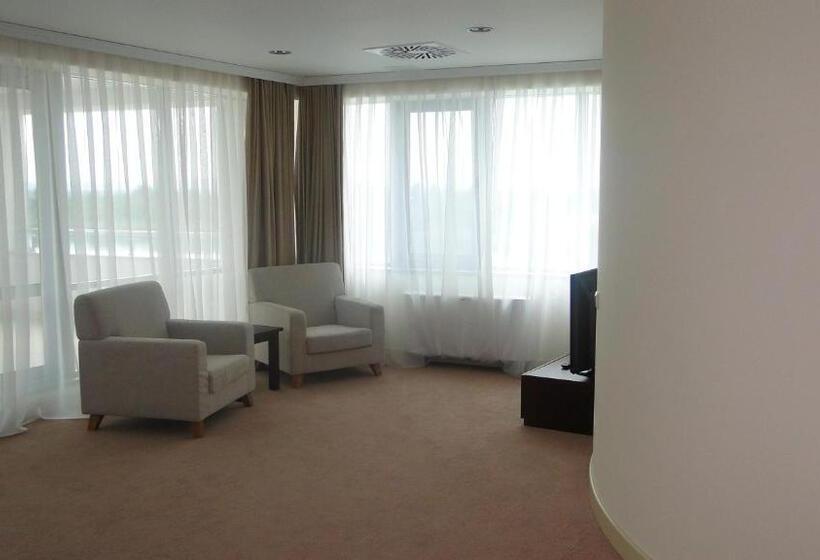 سوئیت با بالکن, Arena Hotel Kur