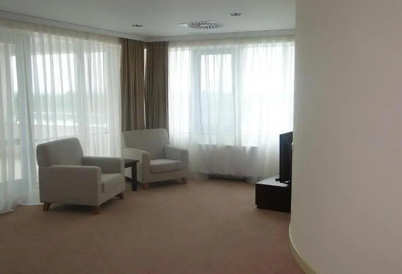 سوئیت با بالکن, Arena Hotel Kur