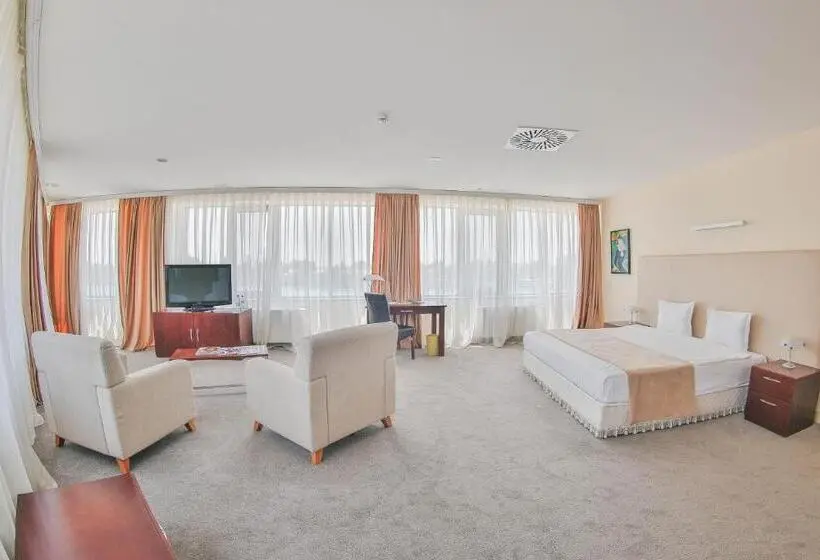 سوئیت با بالکن, Arena Hotel Kur
