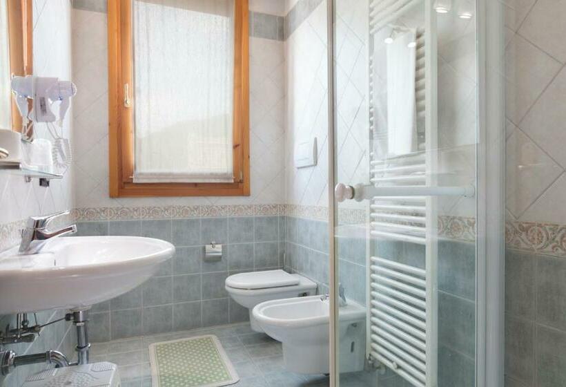 غرفة قياسية, L Incontro