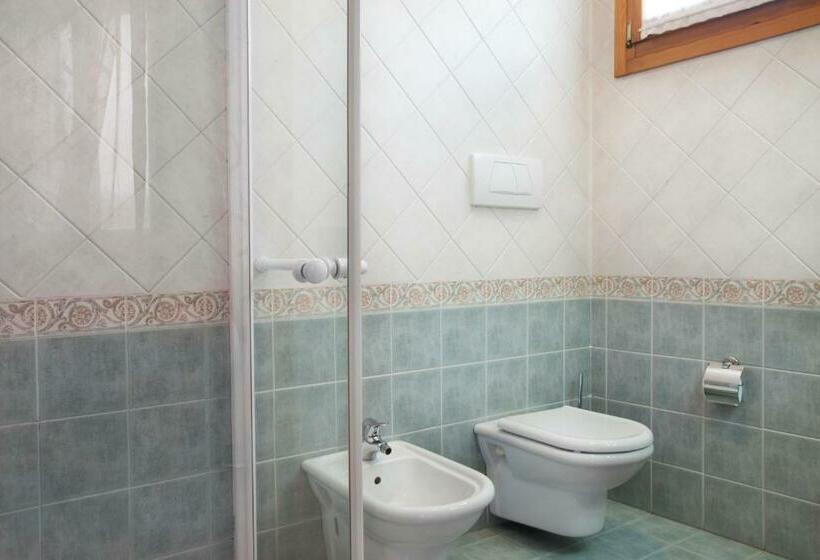 غرفة قياسية, L Incontro