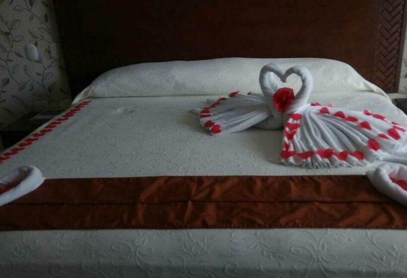 キングサイズベッドのデラックスルーム, Roazi