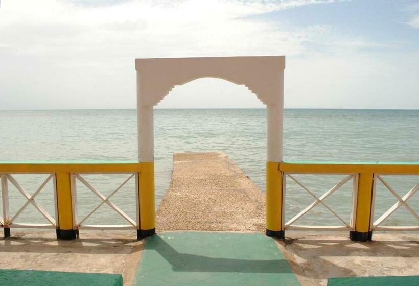 بانگلوی استاندارد, Bluefields On The Bay