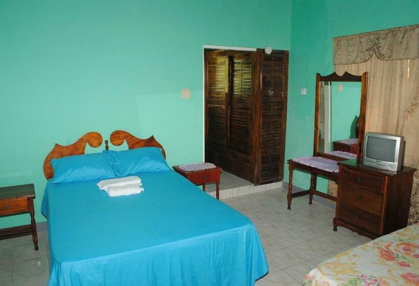 اتاق اکونومی, Bluefields On The Bay