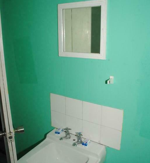 اتاق اکونومی, Bluefields On The Bay