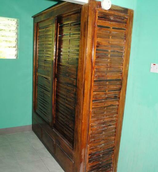 اتاق اکونومی, Bluefields On The Bay