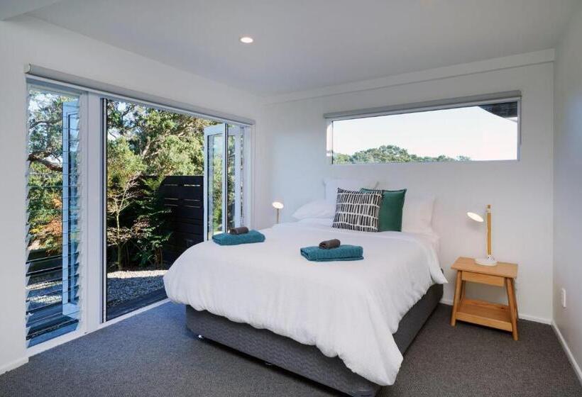 Дом 4 Спальни, Waiheke Island Vineyard Holiday Houses