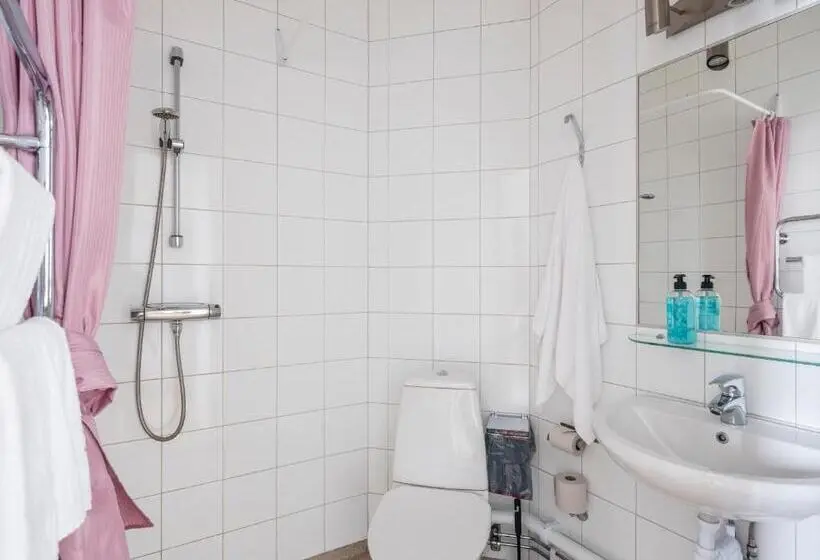 Economy Triple Room, Slagsta Gate Hotell