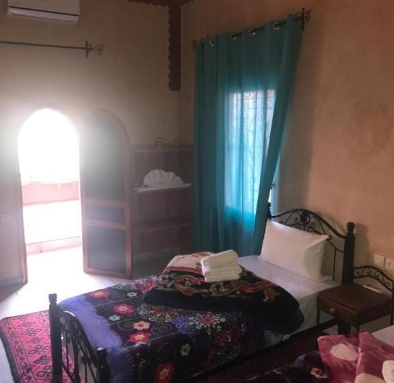 标准三人间, Auberge Restaurant Zahra