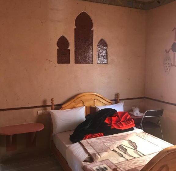 标准三人间, Auberge Restaurant Zahra