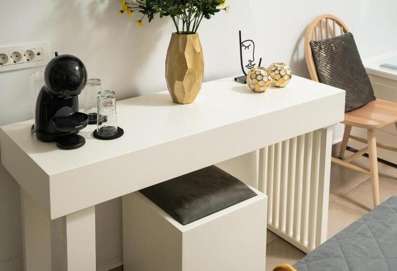 غرفة قياسية, Elia Portou Rooms