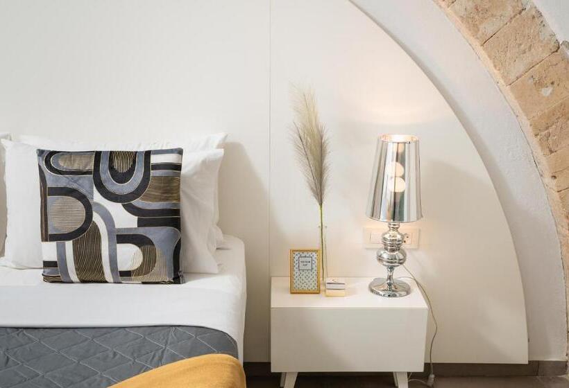 غرفة قياسية, Elia Portou Rooms