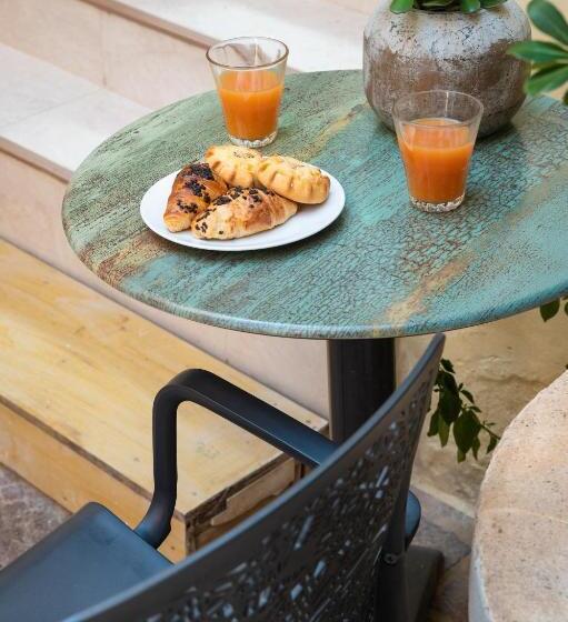 غرفة قياسية, Elia Portou Rooms