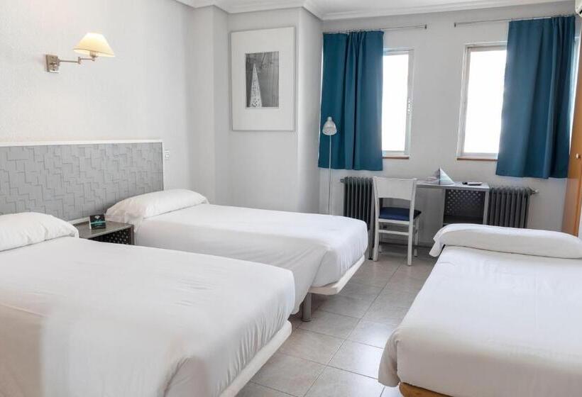 اتاق استاندارد سه نفره, Alda Centro Palencia