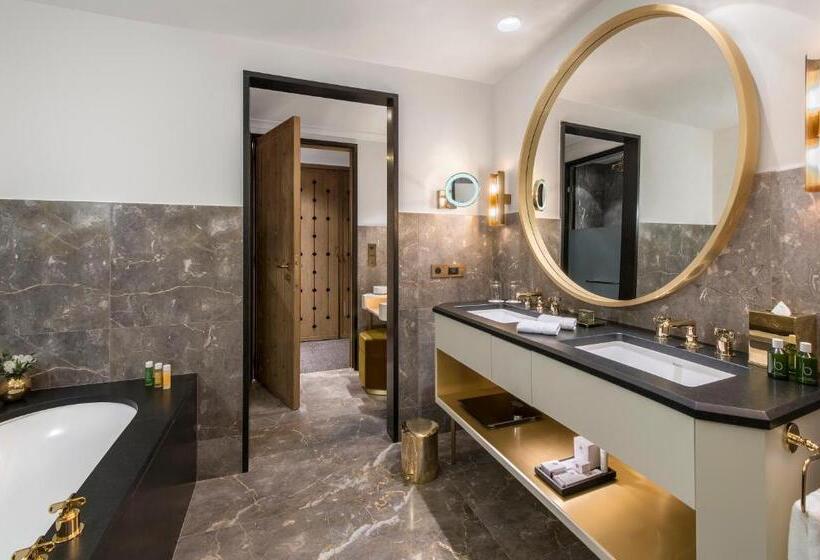 סוויטה יוקרתית, L Apogée Courchevel   An Oetker Collection