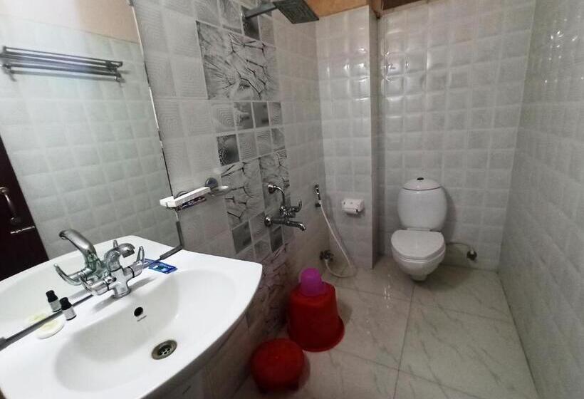 行政房间, Om International