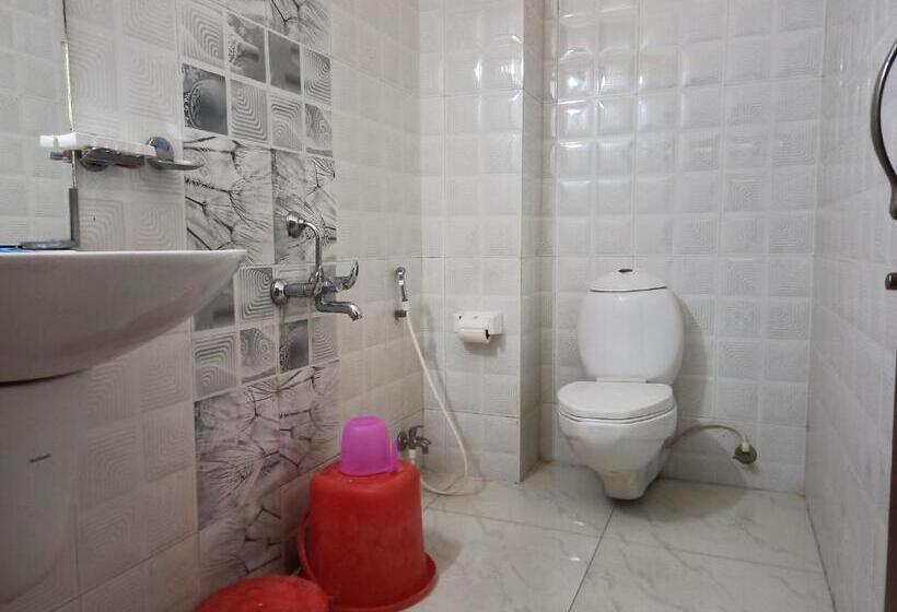 高级大房间, Om International