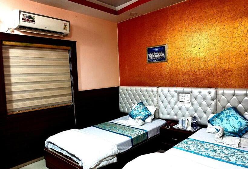 Номер Superior, Om International