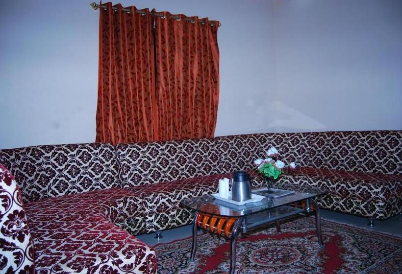 套房, Om International