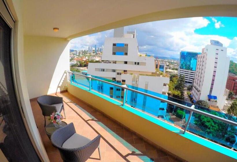 سوییت جونیور, Plaza Juan Carlos