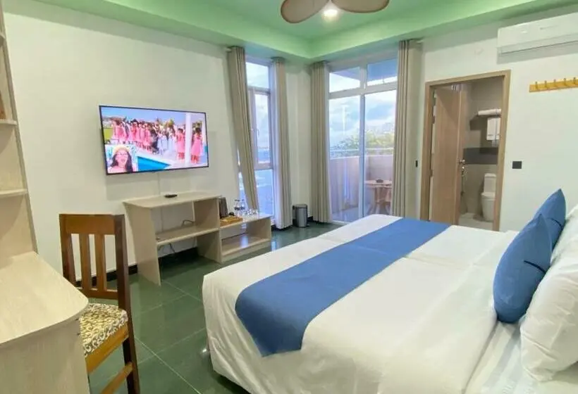 اتاق استاندارد با بالکن و چشم‌انداز دریا, Alimas Holiday Retreat Maldives