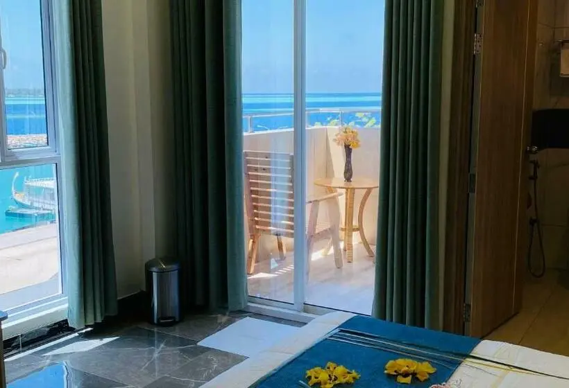 اتاق استاندارد با بالکن و چشم‌انداز دریا, Alimas Holiday Retreat Maldives